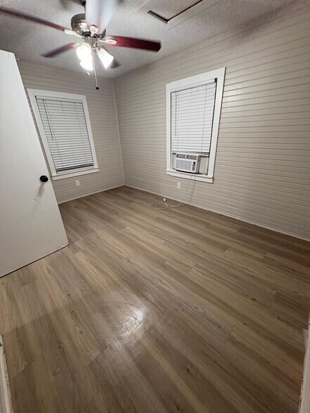 Building Photo - 3604 N Terry St