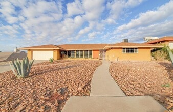 Building Photo - Breathtaking Mountain Views!