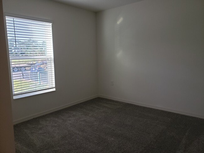 Building Photo - Charming Sawgrass Bay Home with Spacious Split Floor Plan