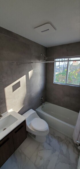 Building Photo - 1411 Palm Ave