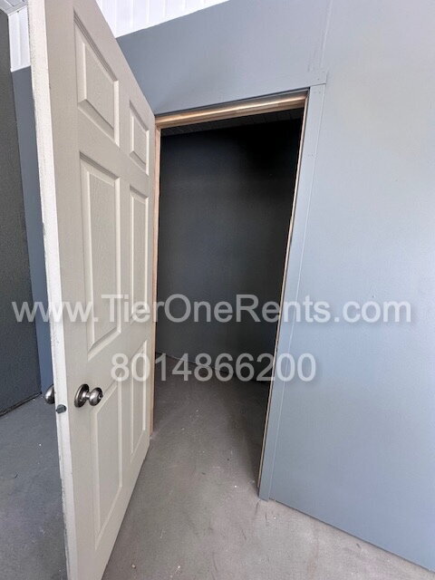 Building Photo - Move-in special:  First month's rent free!