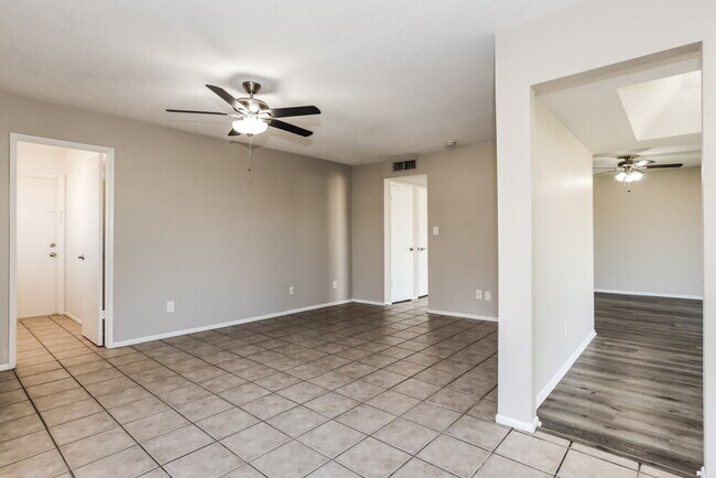 Building Photo - 2300 E Chicago St