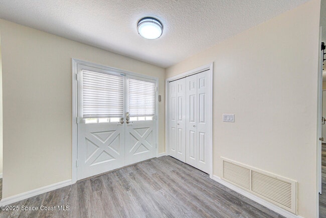 Building Photo - 1065 Molaki Dr
