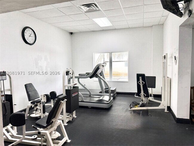 Building Photo - 3725 S Ocean Dr