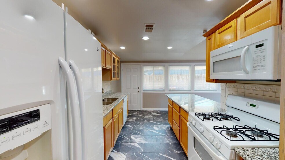 Building Photo - Charming & contemporary Concord home near BART