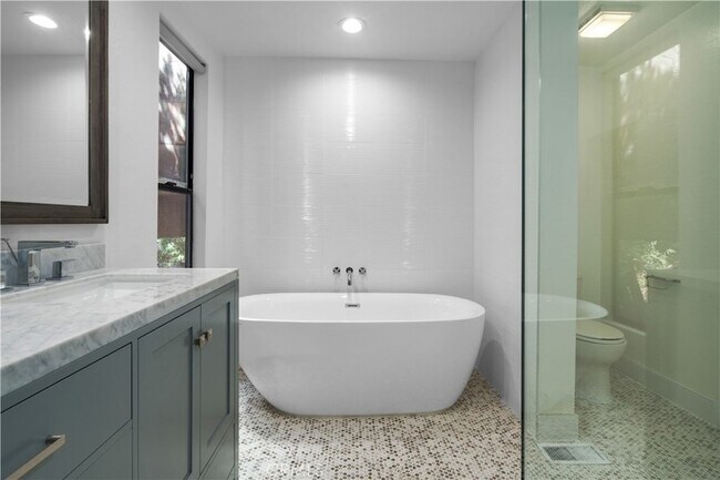 Building Photo - 3482 Coldwater Canyon Ave