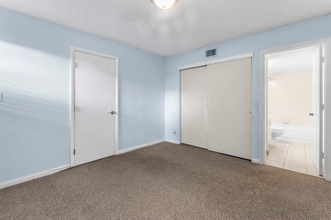 Building Photo - 612 Executive Center Dr
