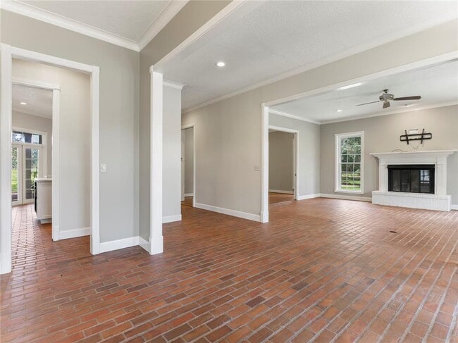 Building Photo - 5215 Skinner Ln