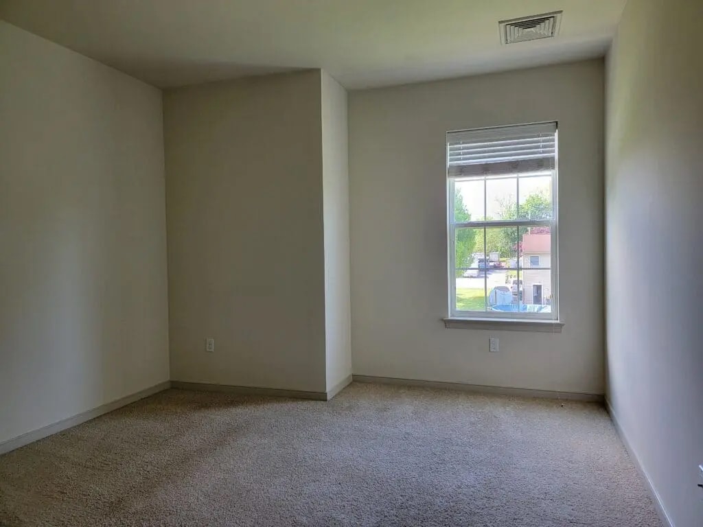 Building Photo - 2028 Shady Oak Dr