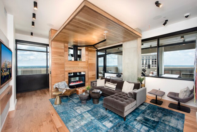 Building Photo - 3475 Lakeside Dr NE