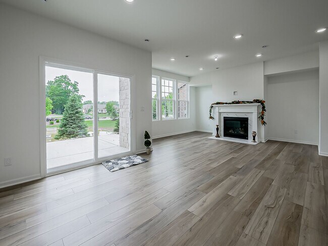 Building Photo - AVAILABLE NOW! Modern Comfort Meets Everyd...