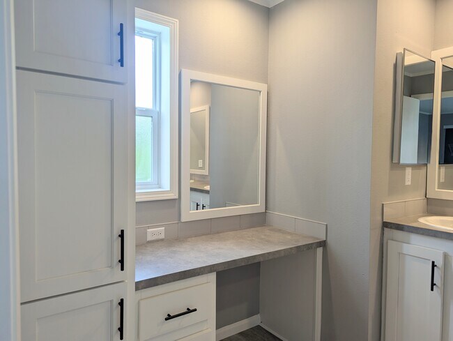 Building Photo - 602 Choo Choo Ln