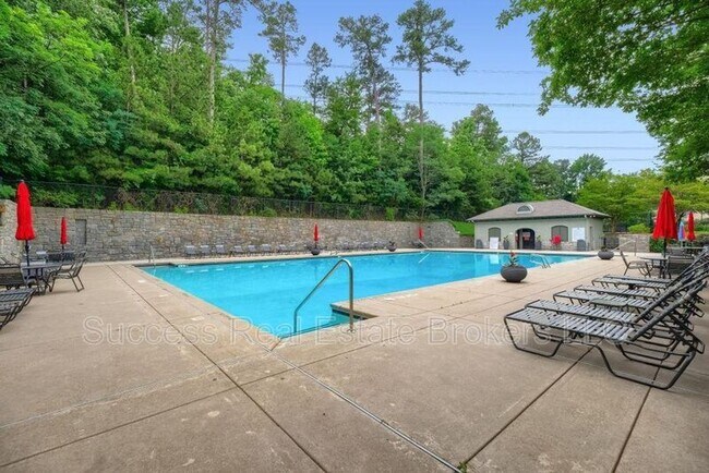 Building Photo - 1231 Ridenour Ln