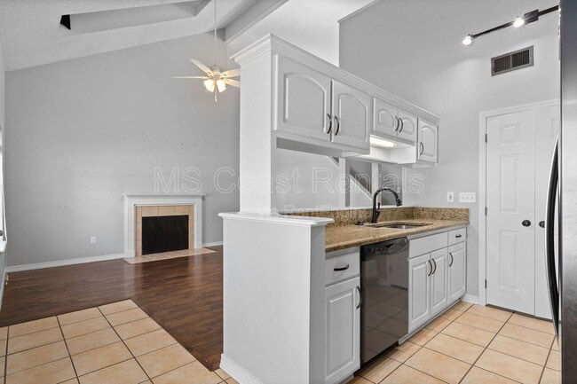 Building Photo - 12206 Breezeway Cir