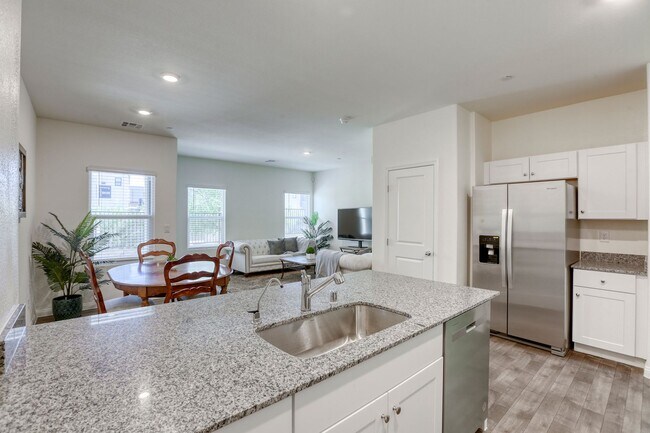 Building Photo - Furnished Henderson 3BR w/ Community Pool & fitness center