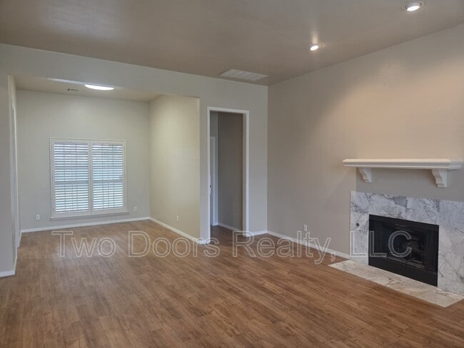 Building Photo - 13820 Oakmond Rd
