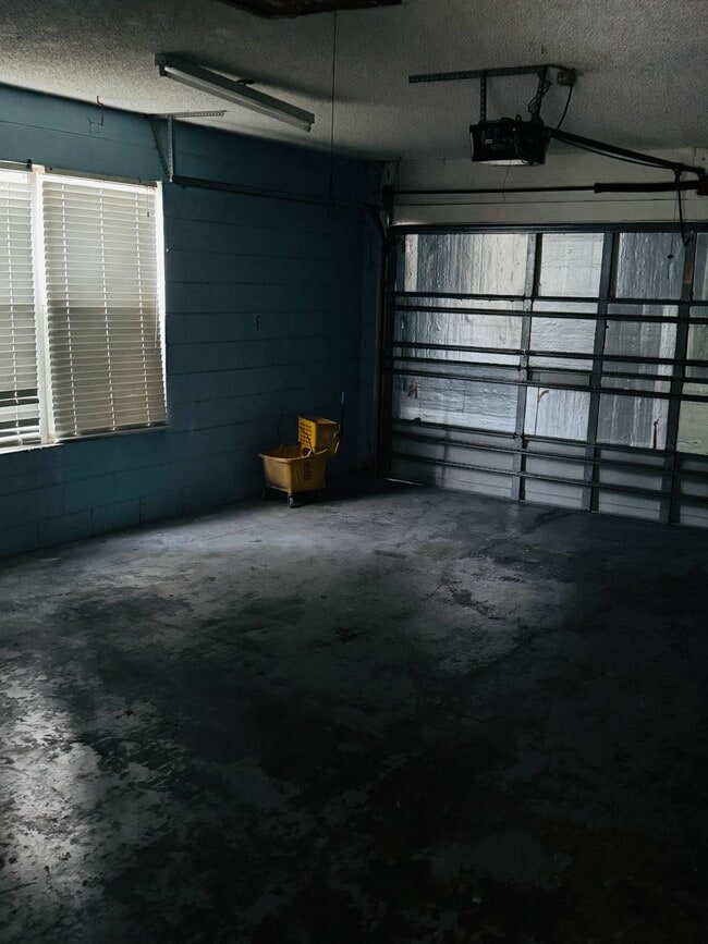 Building Photo - 810 Veronica Cir