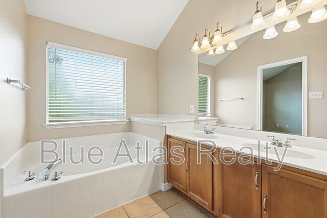 Building Photo - 601 Steerman Ct