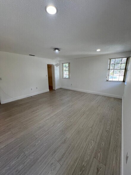 Building Photo - 1060 SW 111th Way