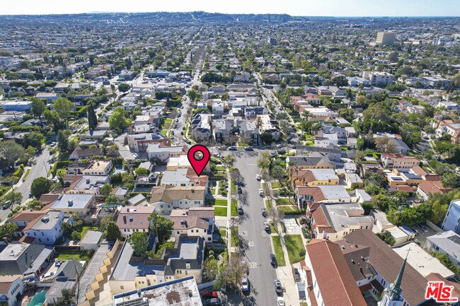 Building Photo - 1032 Masselin Ave