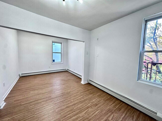 Building Photo - 809 Palisade Ave