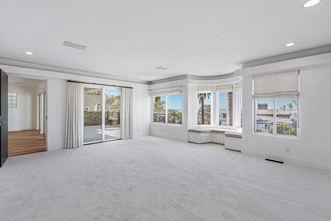 Building Photo - Beautifully Remodeled, 4BR4.5BA Hill Section Home w/ Amazing Panoramic Ocean Views, 3 Decks, Atri...