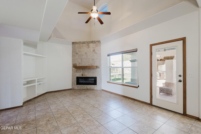 Building Photo - 3733 Tierra Campa Dr