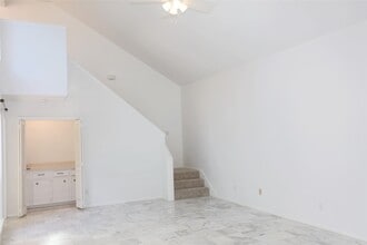 Building Photo - 2210 Shadowbriar Dr