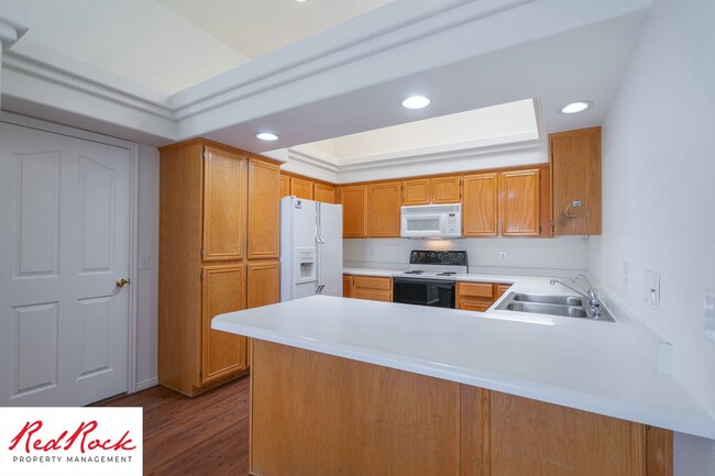 Building Photo - Remodeled 3 Bedroom Townhome with Great Vi...