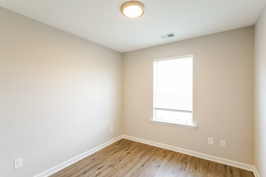 Building Photo - 408 Bronson Dr