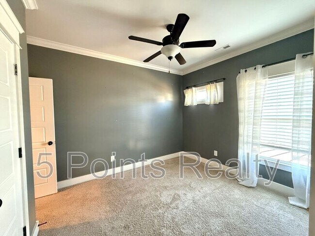 Building Photo - 2209 10th Ave S