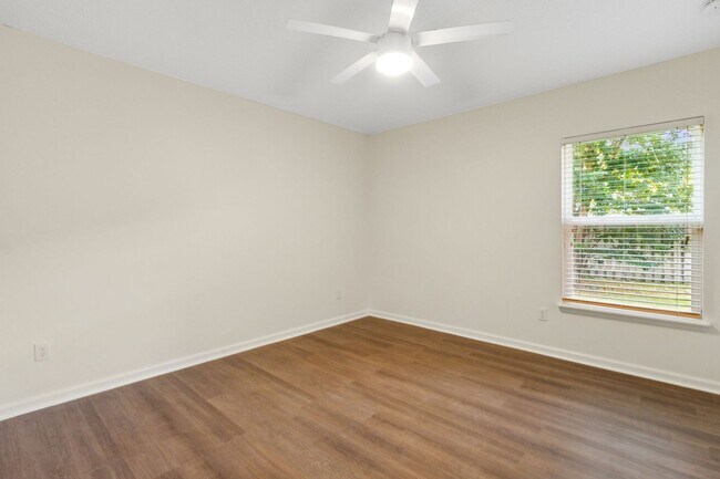 Building Photo - Charming 3-Bedroom Home in The Hideaway – ...