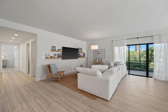 Building Photo - 11355 Pond View Dr