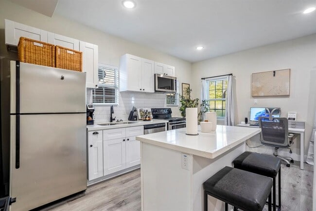 Building Photo - 5 Estelle St