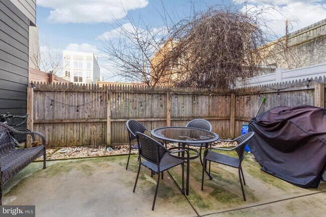 Building Photo - 2707 W Stiles St