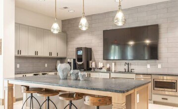 Building Photo - 3 bedroom in The Woodlands TX 77375