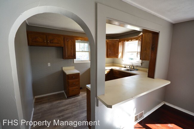 Building Photo - 202 N Scenic Ave