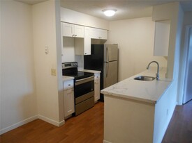 Building Photo - 782 NW 103rd Ter