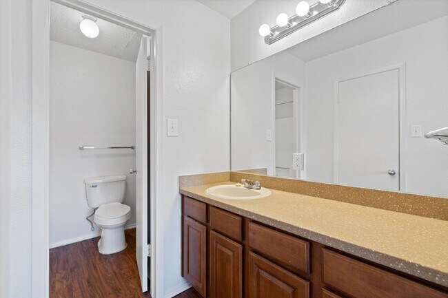 Building Photo - Langtry Apartments- 2 Bedroom 2 Bathroom