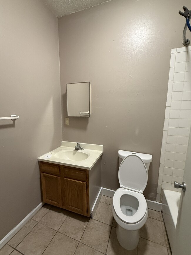 Building Photo - 604 US-221