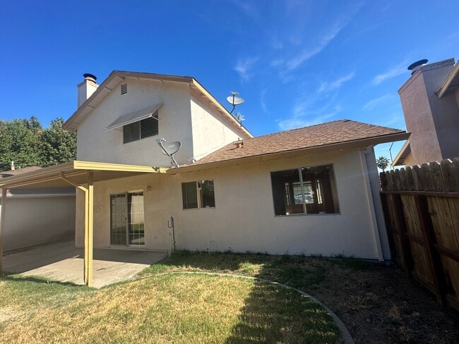 Building Photo - 560 Clover Dr