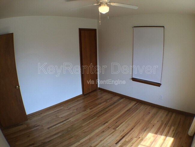 Building Photo - 812 5th St