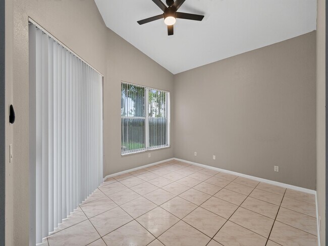 Building Photo - 4059 SW Kamsler St