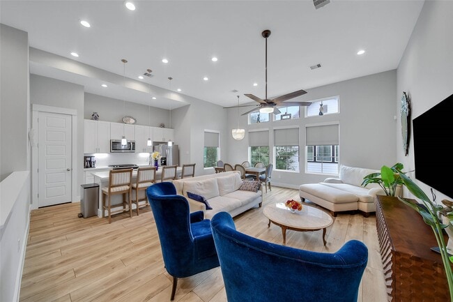 Building Photo - 814 Thornton Rd