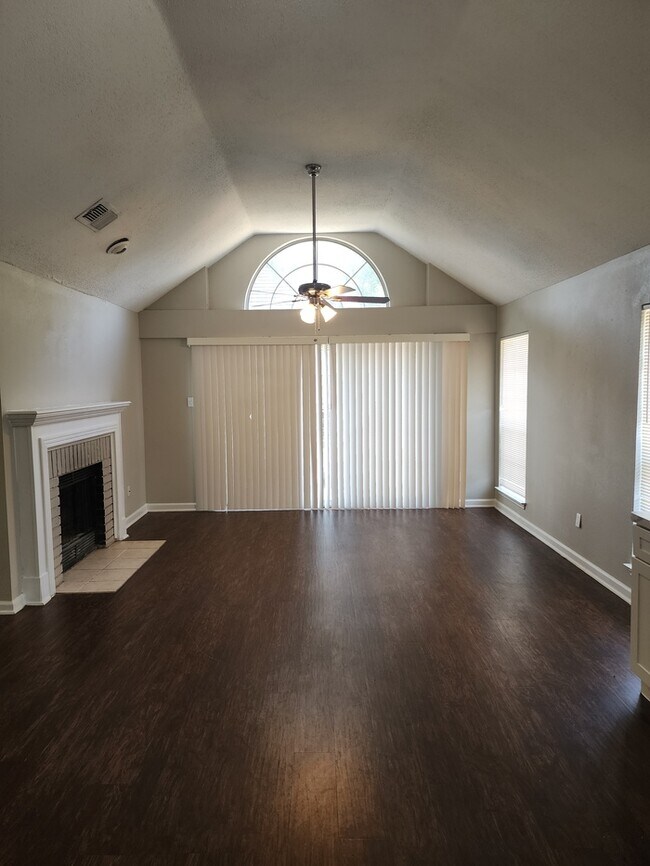 Building Photo - 700 Cross Ridge Ct