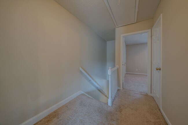 Building Photo - 907 Shelby Dr