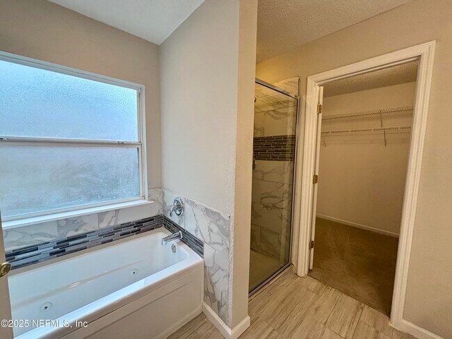 Building Photo - 9612 Clinton Corners Dr