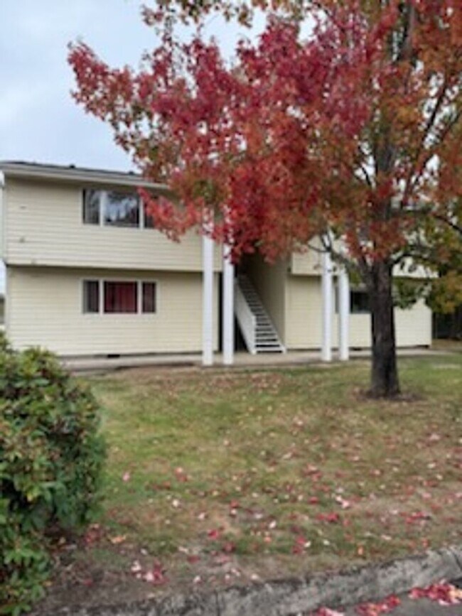Building Photo - Great 2bed/2bath with tons of storage