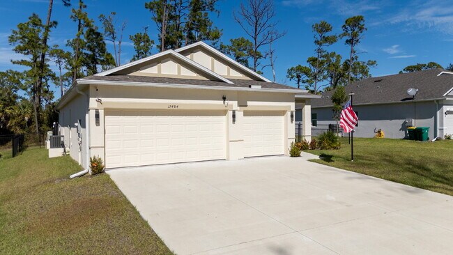 Building Photo - Move in now with zero deposit! This stunni...