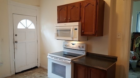 Building Photo - Incredible Value in Walnut Hills - move ri...
